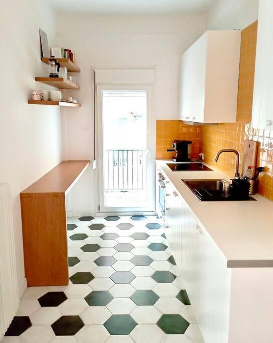Stylish City Flat Near Promenade Салоники Экстерьер фото